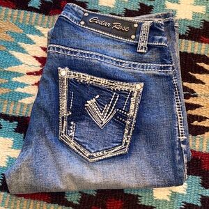 Cute low rise bedazzled jeans 27x34